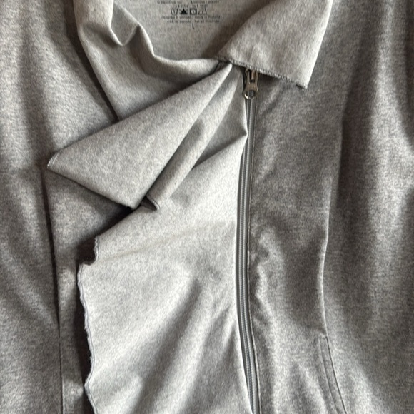 Neon Buddha heather gray hidden zipper ruffle front pleated stretch tunic. Large - Picture 6 of 9